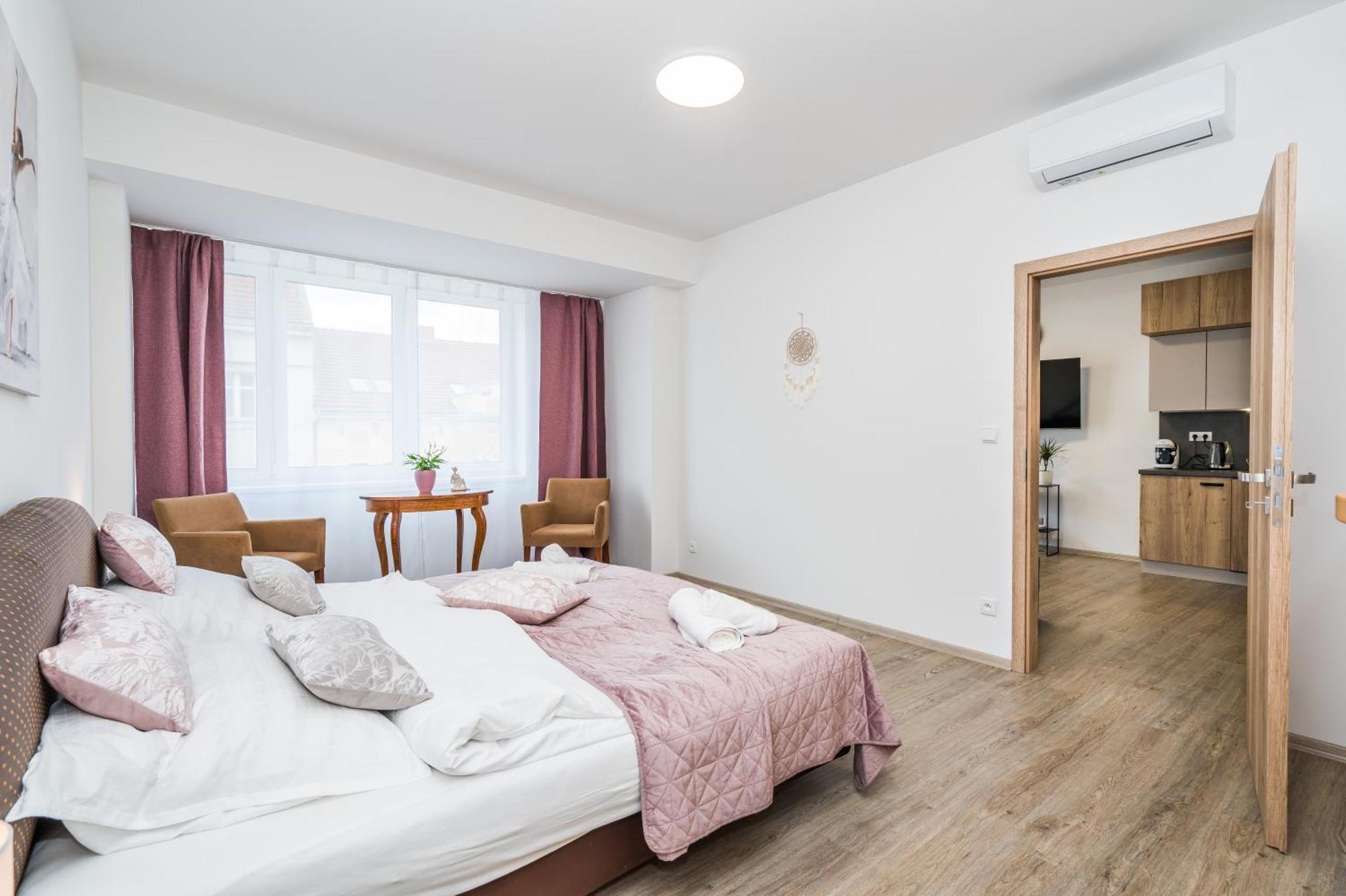Апартаменты Perla Hradce 302 Градец-Кралове Экстерьер фото